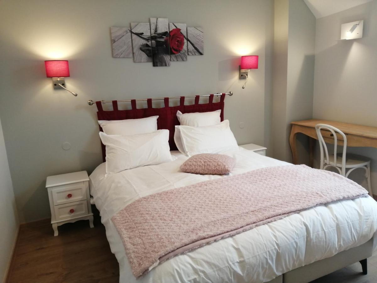 Chambre D'Hotes Le Domaine Des Hirondelles Champcenest Bagian luar foto