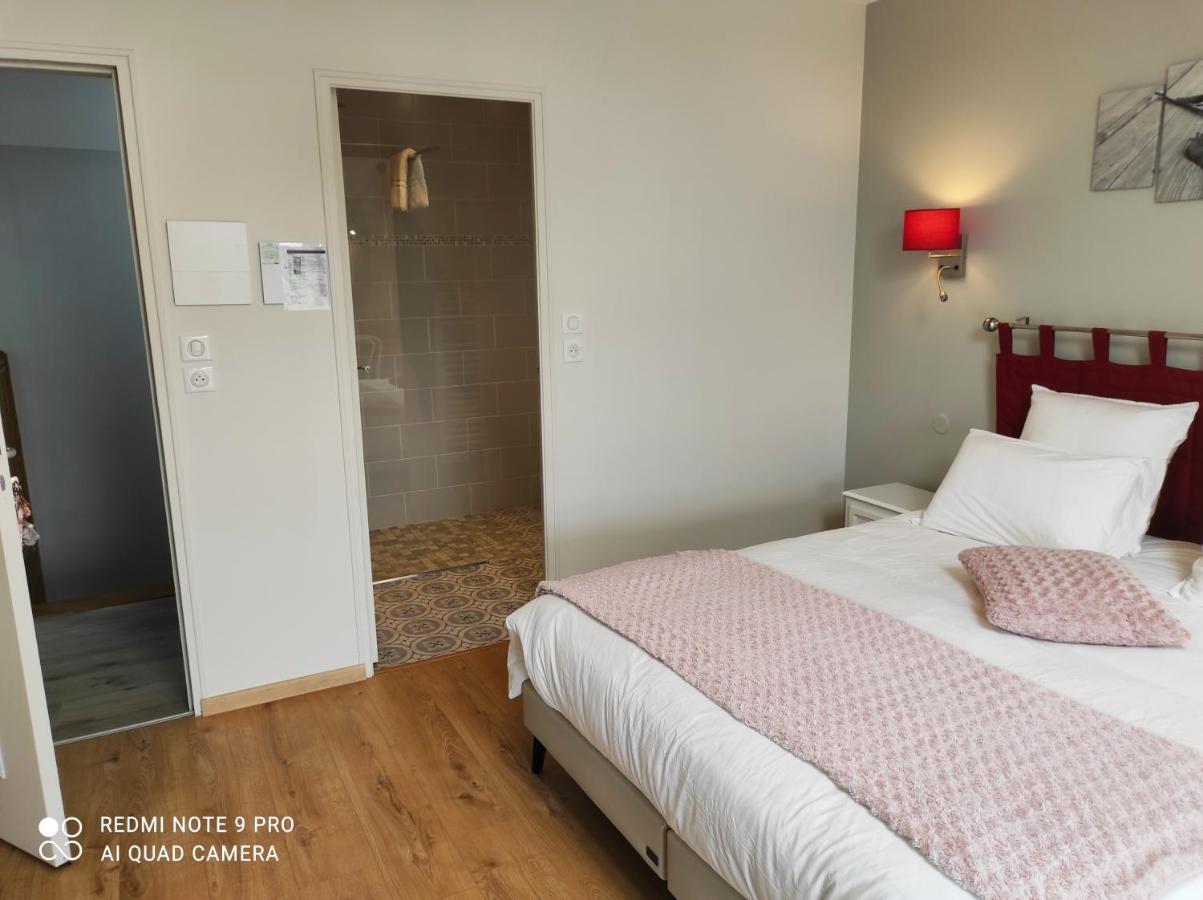 Chambre D'Hotes Le Domaine Des Hirondelles Champcenest Bagian luar foto
