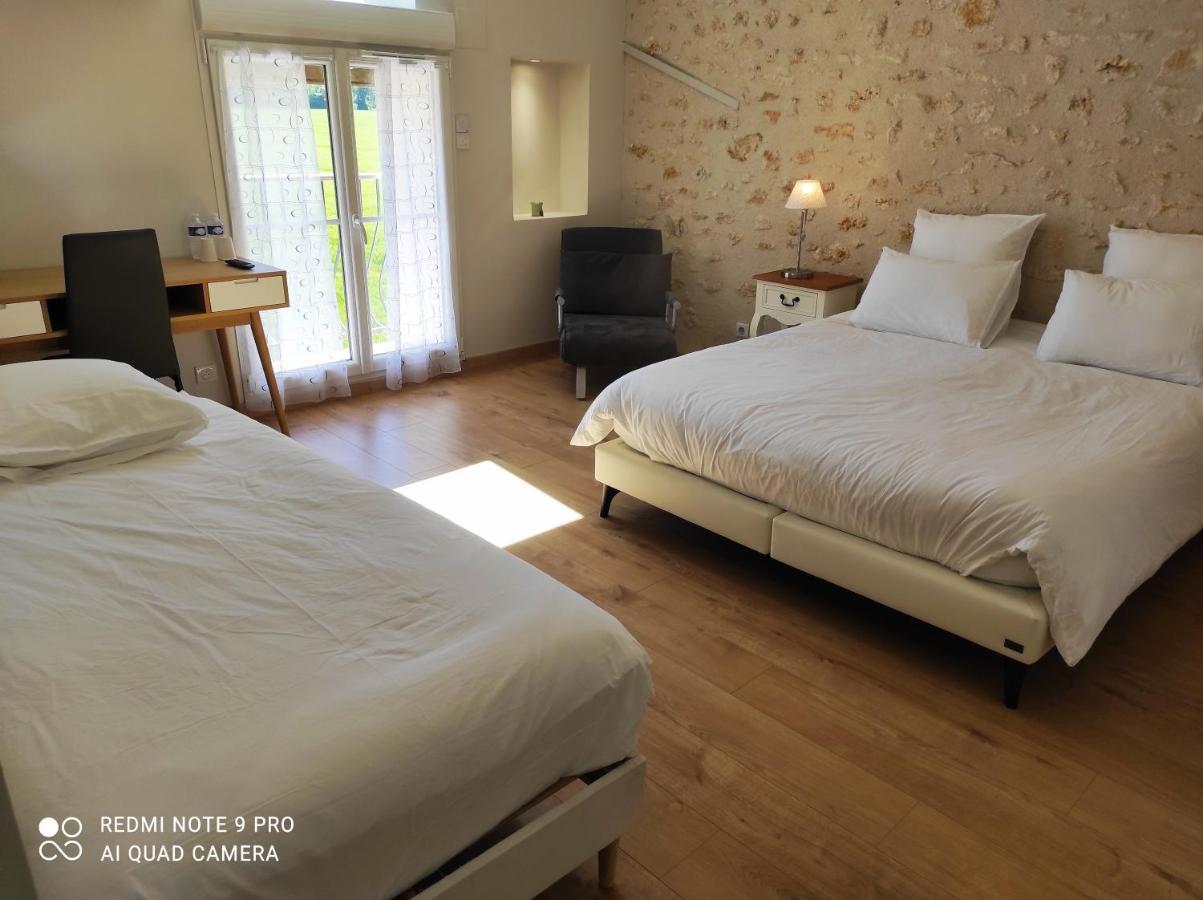 Chambre D'Hotes Le Domaine Des Hirondelles Champcenest Bagian luar foto