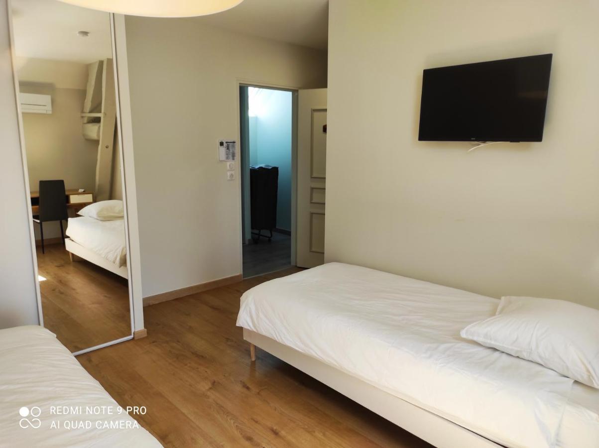 Chambre D'Hotes Le Domaine Des Hirondelles Champcenest Bagian luar foto
