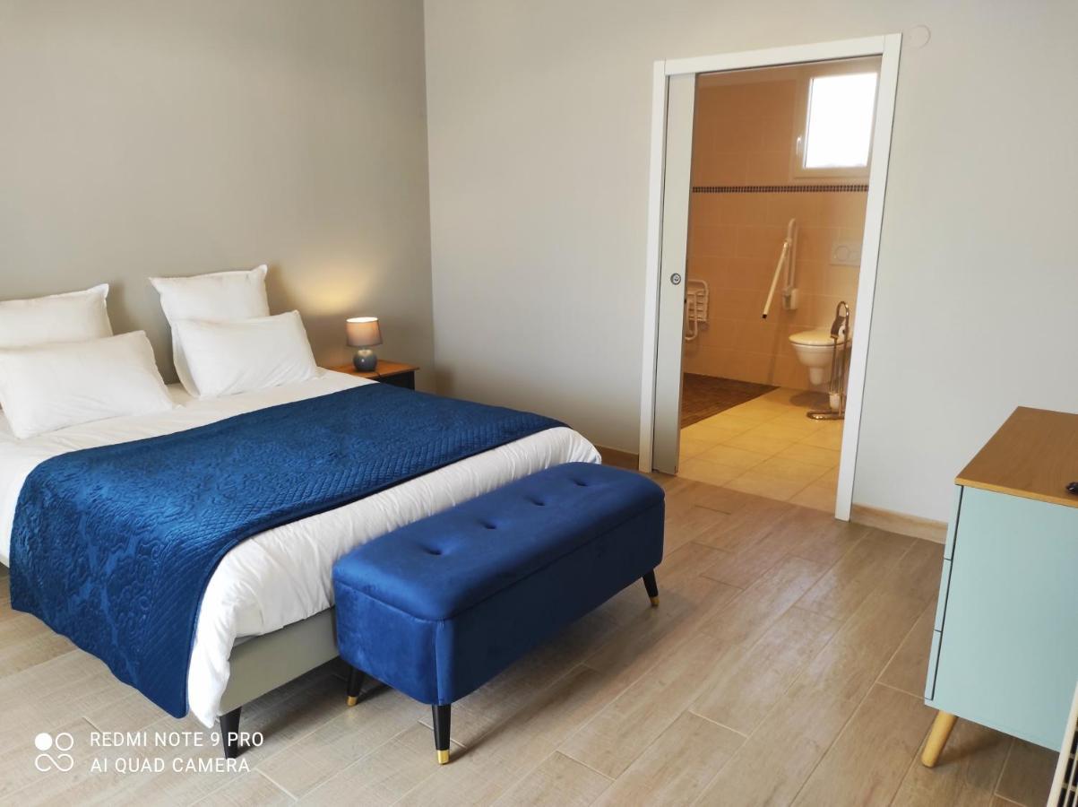 Chambre D'Hotes Le Domaine Des Hirondelles Champcenest Bagian luar foto