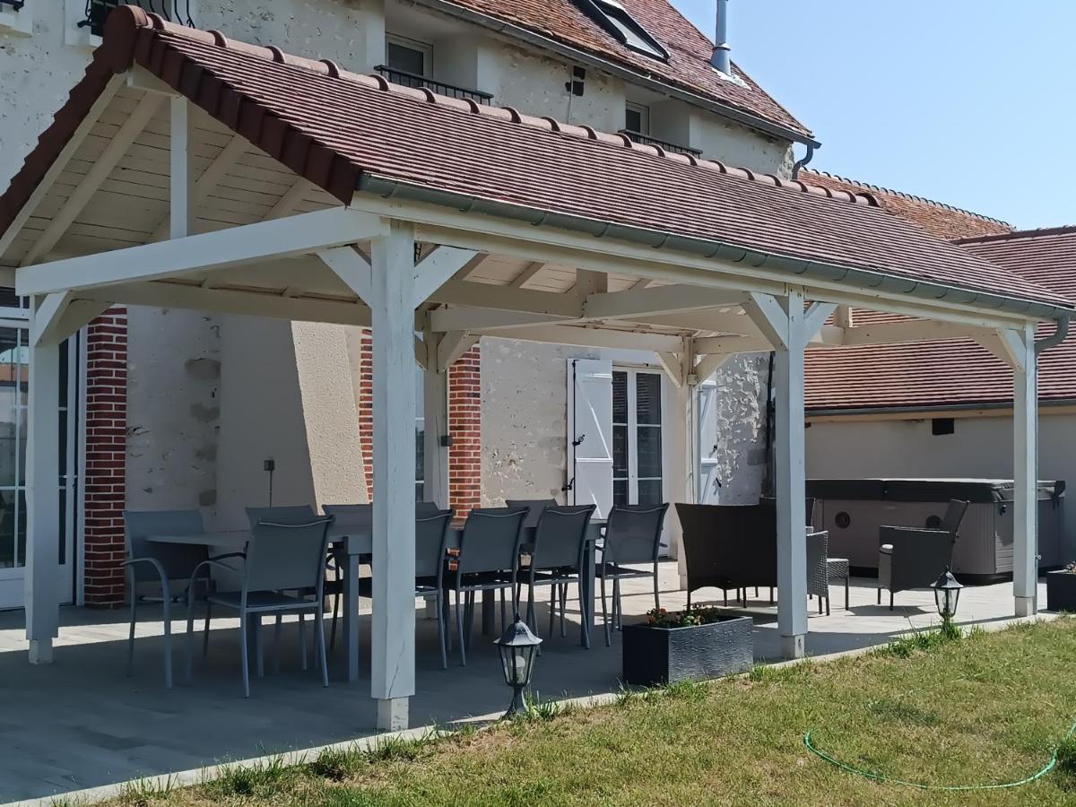 Chambre D'Hotes Le Domaine Des Hirondelles Champcenest Bagian luar foto