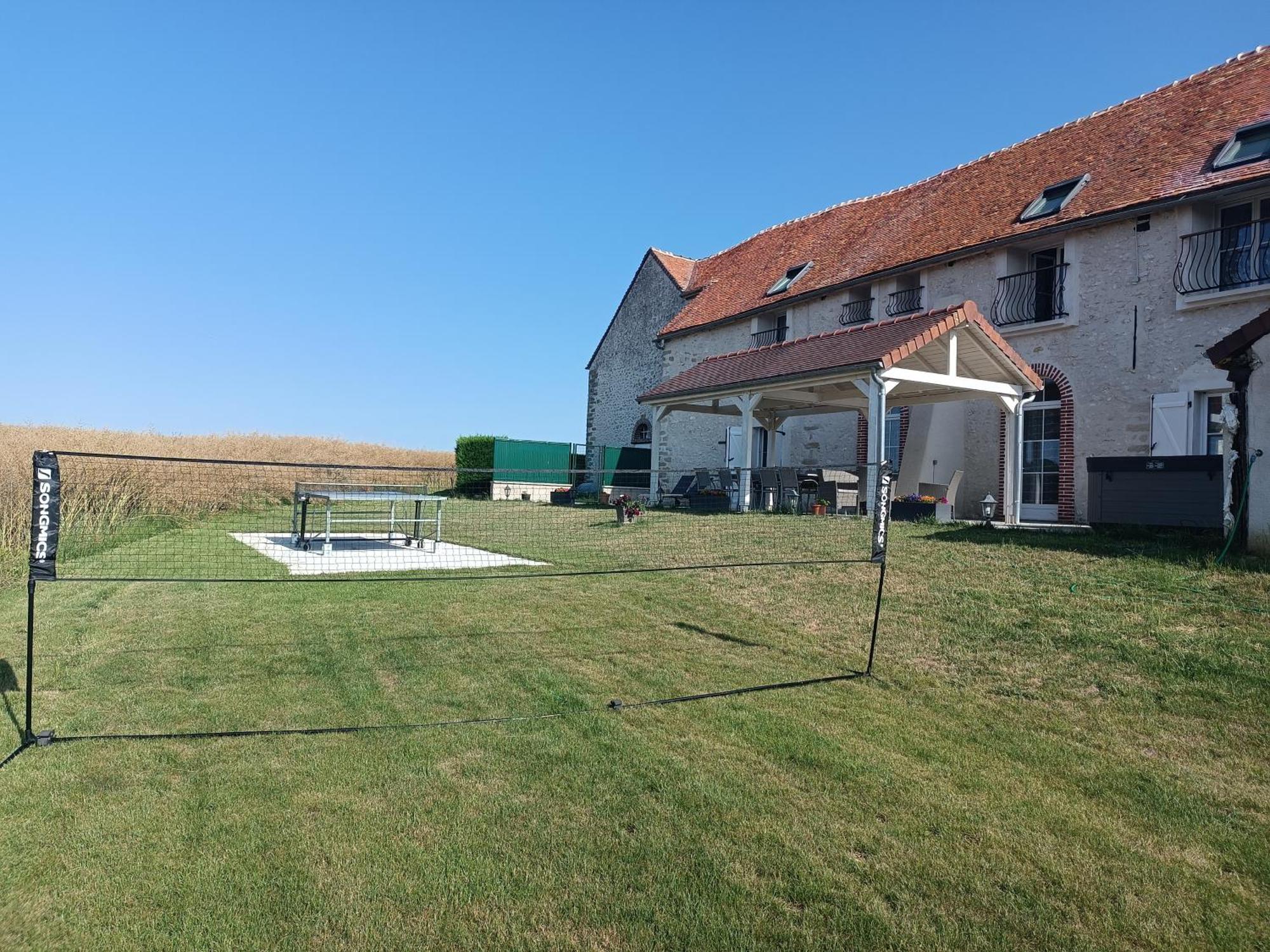 Chambre D'Hotes Le Domaine Des Hirondelles Champcenest Bagian luar foto