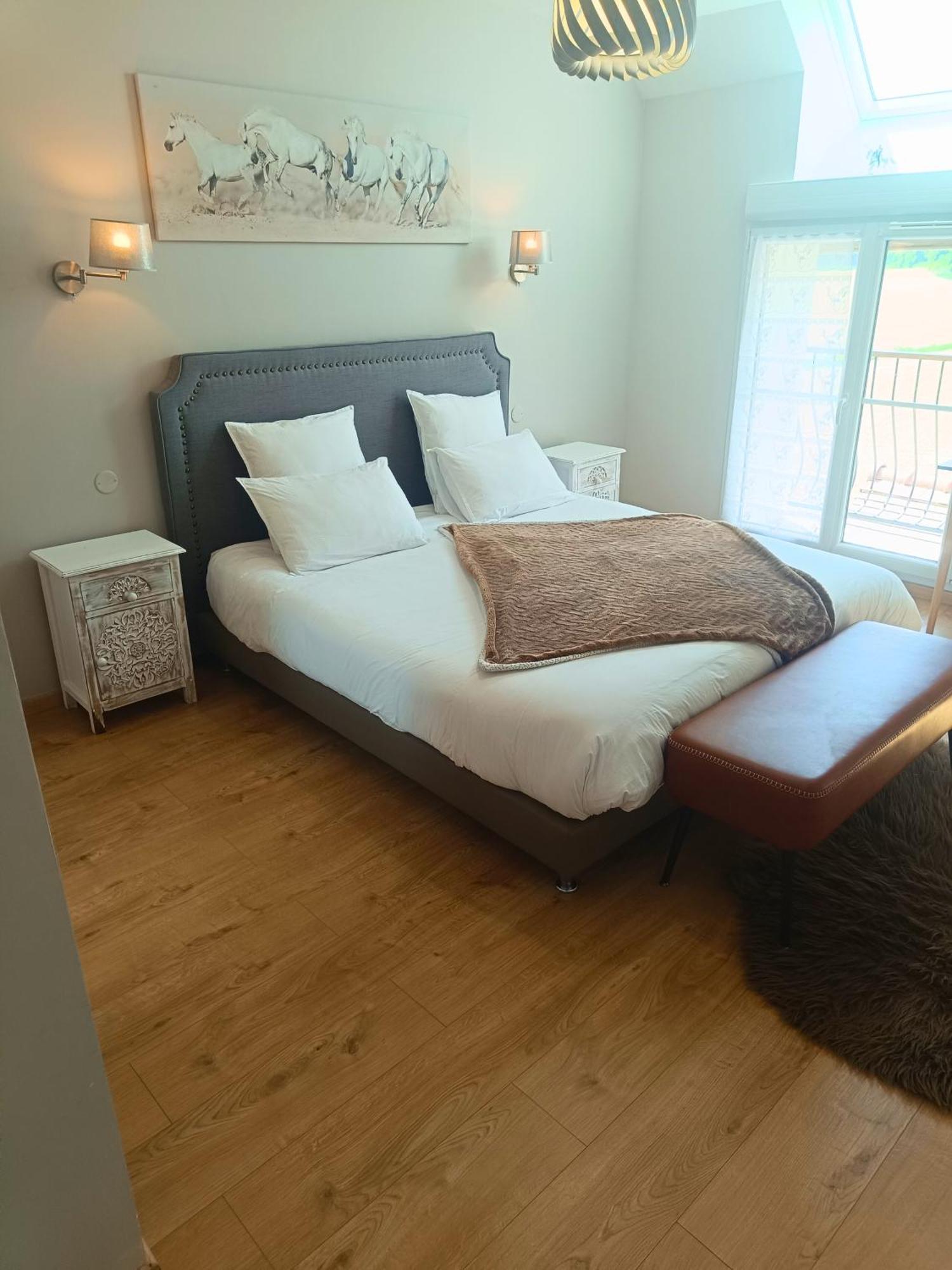 Chambre D'Hotes Le Domaine Des Hirondelles Champcenest Bagian luar foto