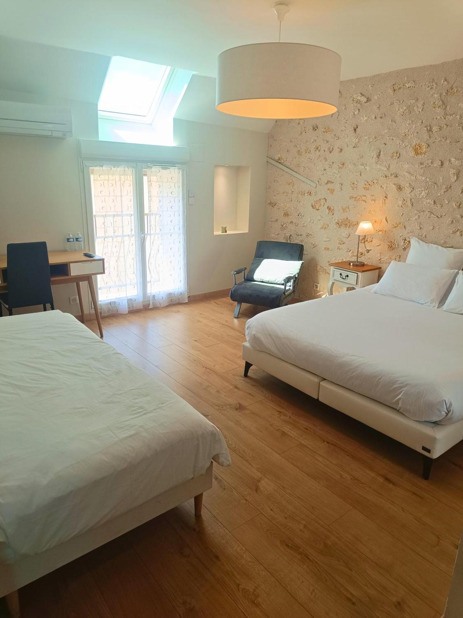 Chambre D'Hotes Le Domaine Des Hirondelles Champcenest Bagian luar foto