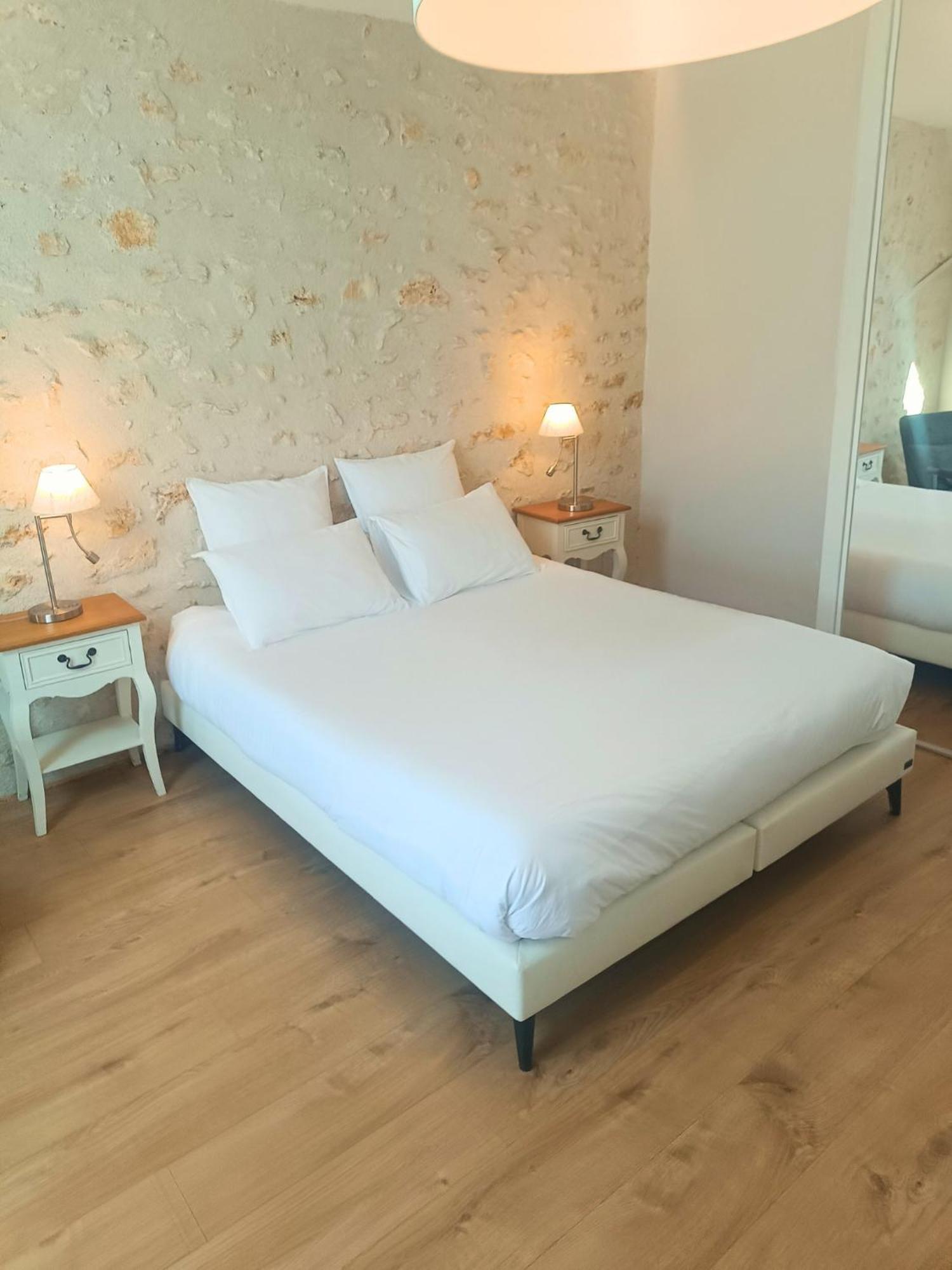 Chambre D'Hotes Le Domaine Des Hirondelles Champcenest Bagian luar foto